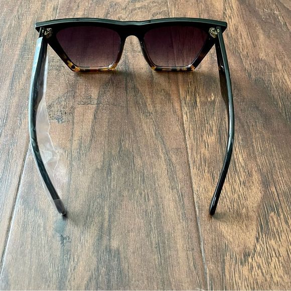 NWT/NIB Vintage Oversized Cat Eye Tortoise Sunglasses - Picture 5 of 7